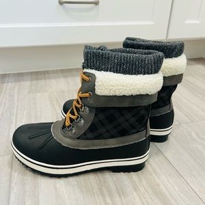 Aleader Duck Boot Beautiful Brand New Plaid and faux Leather Winter Boots
